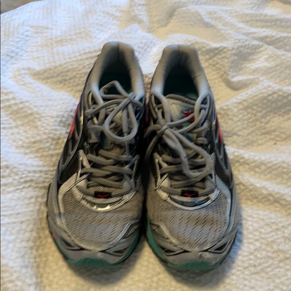Mizuno wave prophecy sneakers